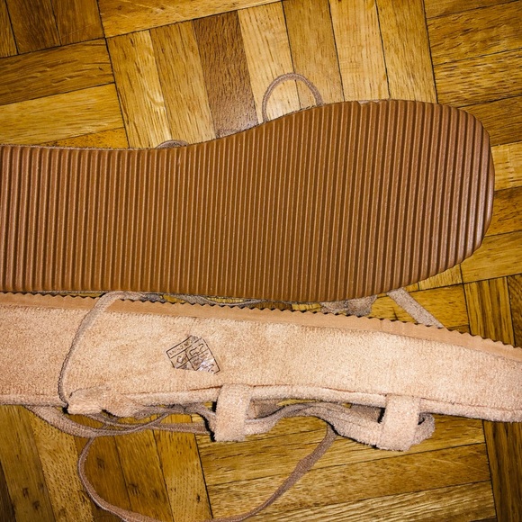 Sandals - Picture 3 of 4